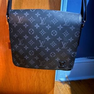 Louis Vuitton Black Monogram Unisex Messenger Bag